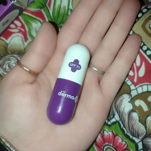 দ্য ডার্মা ১% কোজিক অ্যাসিড লিপ বাম SPF ৩০ PA++