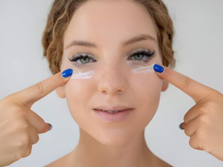 যথেষ্ট ঘুমের পরও ডার্ক সার্কেল কেন হয়? কারণ ও সমাধান 1 যথেষ্ট ঘুমের পরও ডার্ক সার্কেল কেন হয়? কারণ ও সমাধান