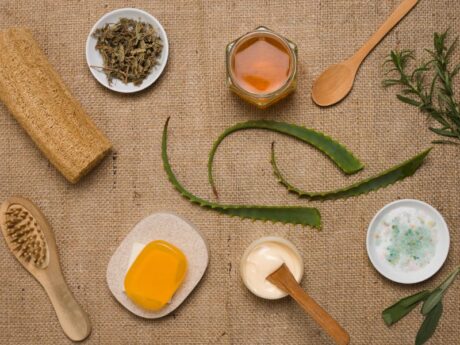 অ্যাকনের দাগ ও ত্বকের ব্রাইটনিংয়ের ঘরোয়া সমাধান: প্রাকৃতিক উপায় 1 অ্যাকনের দাগ ও ত্বকের ব্রাইটনিংয়ের ঘরোয়া সমাধান: প্রাকৃতিক উপায়