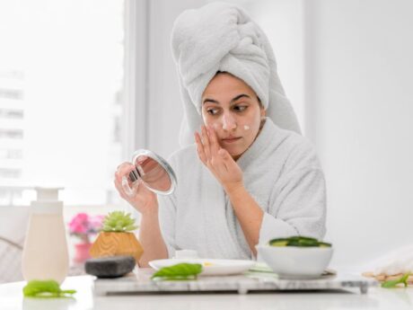 Acne Prone Skin Care Routine: ব্রণপ্রবণ ত্বকের সম্পূর্ণ গাইড 1 Acne Prone Skin Care Routine: ব্রণপ্রবণ ত্বকের সম্পূর্ণ গাইড